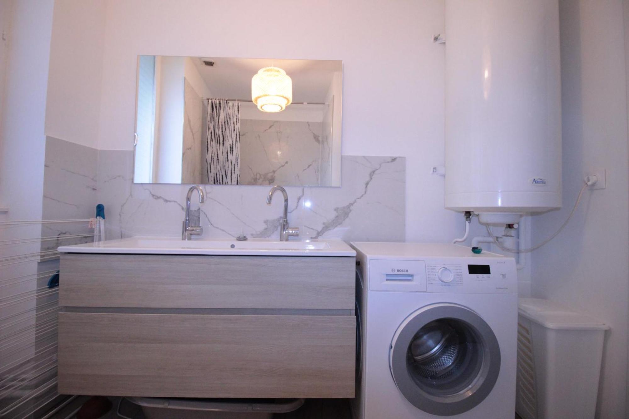 Logement Neuf "Meuse" - Hyper Centre - Parking Proche - Proche Gare - 4 Chambres - Terrasse Couverte - Wifi ! Gere Par Prestazen'Services 베르됭쉬르뫼즈 외부 사진